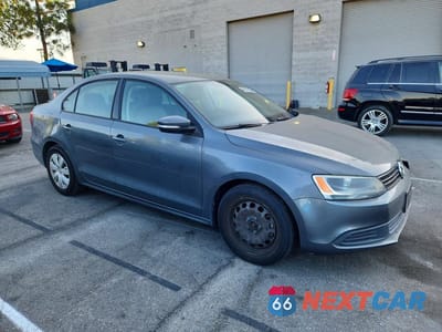 Czwarte zdjęcie samochodu z boku: 2014 VOLKSWAGEN JETTA SE VIN:3VWD17AJ7EM293217 - miniatura