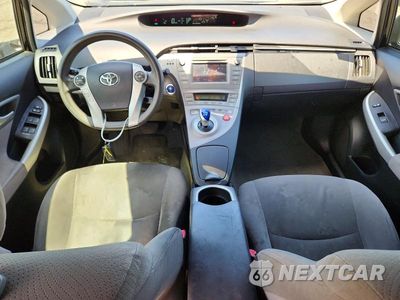 Zdjęcie 8 z 12 samochodu: 2013 TOYOTA PRIUS TWO VIN:JTDKN3DU6D0350232 - miniatura