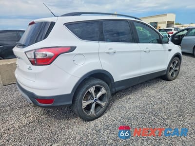 Trzecie zdjęcie samochodu z tyłu: 2017 FORD ESCAPE SE VIN:1FMCU0GD2HUB20540 - miniatura