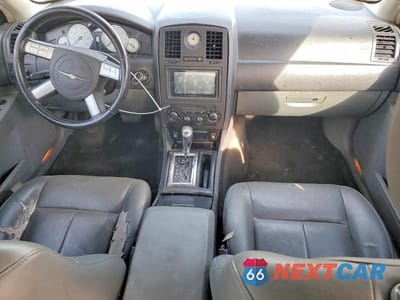 Zdjęcie 8 z 12 samochodu: 2005 CHRYSLER 300 TOURING VIN:2C3JA53G75H642097 - miniatura