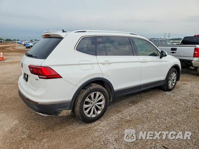 Trzecie zdjęcie samochodu z tyłu: 2018 VOLKSWAGEN TIGUAN SE VIN:3VV3B7AX4JM001020 - miniatura