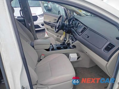 Piąte zdjęcie samochodu w środku: 2017 KIA SEDONA L VIN:KNDMA5C11H6285610 - miniatura