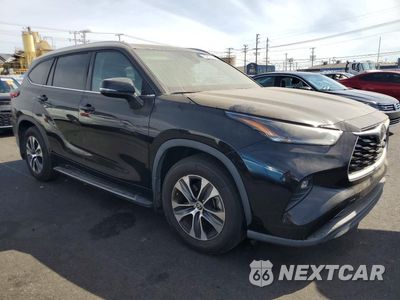 Czwarte zdjęcie samochodu z boku: 2021 TOYOTA HIGHLANDER XLE VIN:5TDHZRAHXMS041689 - miniatura