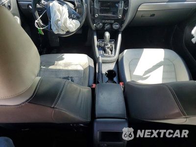 Zdjęcie 8 z 12 samochodu: 2016 VOLKSWAGEN JETTA SPORT VIN:3VWD17AJ5GM349657 - miniatura