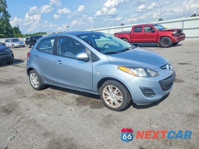 Czwarte zdjęcie samochodu z boku: 2013 MAZDA MAZDA2 VIN:JM1DE1KY0D0155780 - miniatura