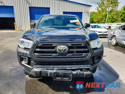 Piąte zdjęcie samochodu w środku: 2018 TOYOTA TACOMA SR VIN:5TFRX5GN1JX104264 - miniatura