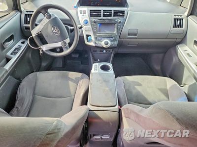 Zdjęcie 8 z 13 samochodu: 2014 TOYOTA PRIUS V THREE VIN:JTDZN3EU4E3364059 - miniatura