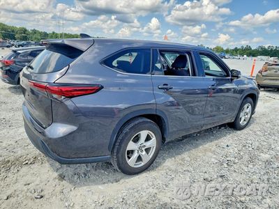 Trzecie zdjęcie samochodu z tyłu: 2022 TOYOTA HIGHLANDER LE VIN:5TDZZRAH5NS544469 - miniatura