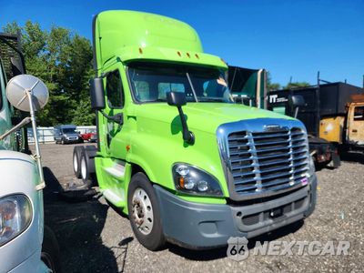 Czwarte zdjęcie samochodu z boku: 2018 FREIGHTLINER CASCADIA 125 VIN:3AKJGEDR1JDKC8706 - miniatura