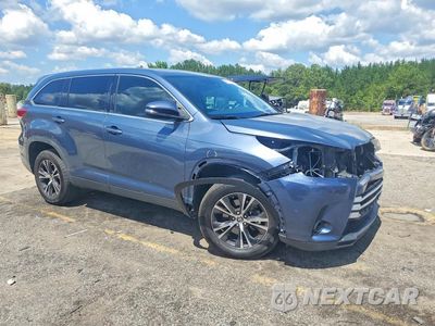 Czwarte zdjęcie samochodu z boku: 2019 TOYOTA HIGHLANDER LE VIN:5TDZZRFH7KS350806 - miniatura