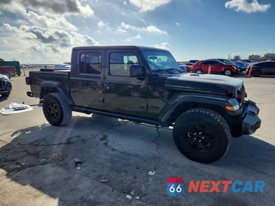 Czwarte zdjęcie samochodu z boku: 2021 JEEP GLADIATOR SPORT VIN:1C6HJTAG9ML580812 - miniatura