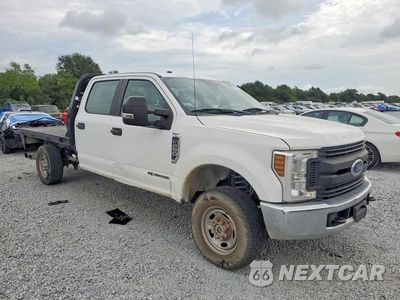 Czwarte zdjęcie samochodu z boku: 2019 FORD F250 SUPER DUTY VIN:1FD7W2BT2KEE14592 - miniatura