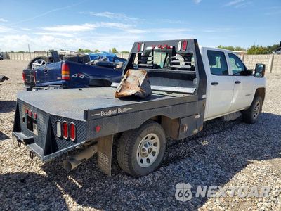 Trzecie zdjęcie samochodu z tyłu: 2018 CHEVROLET SILVERADO K2500 HEAVY DUTY VIN:1GB1KUEY0JF241368 - miniatura