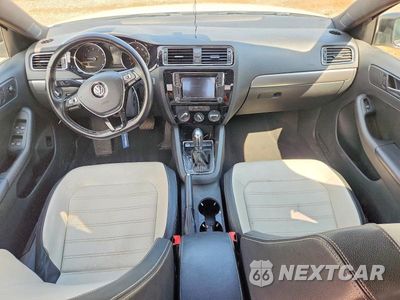 Zdjęcie 8 z 13 samochodu: 2016 VOLKSWAGEN JETTA SPORT VIN:3VWD17AJ2GM415453 - miniatura