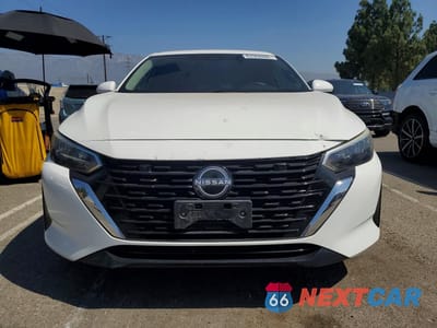 Piąte zdjęcie samochodu w środku: 2024 NISSAN SENTRA S VIN:3N1AB8BV8RY215282 - miniatura
