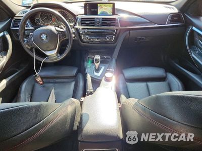 Zdjęcie 8 z 12 samochodu: 2018 BMW 330 XI VIN:WBA8D9C57JEM34484 - miniatura