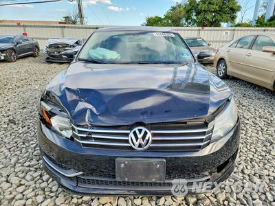 Piąte zdjęcie samochodu w środku: 2013 VOLKSWAGEN PASSAT SE VIN:1VWBP7A31DC044242 - miniatura