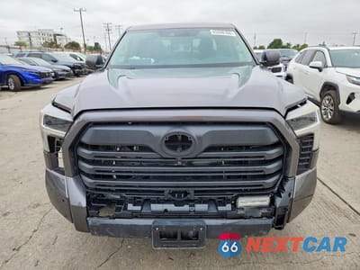 Piąte zdjęcie samochodu w środku: 2022 TOYOTA TUNDRA SR5 VIN:5TFLA5DA4NX038209 - miniatura