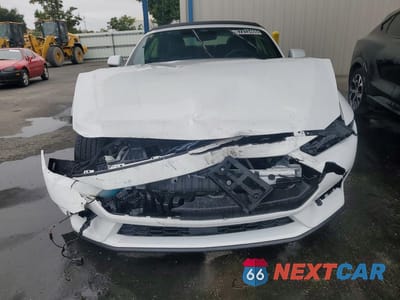 Piąte zdjęcie samochodu w środku: 2026 FORD MUSTANG VIN:1FAGP8UH5T5115084 - miniatura