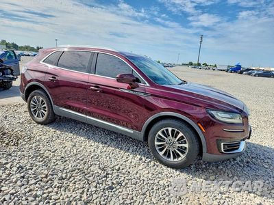 Czwarte zdjęcie samochodu z boku: 2019 LINCOLN NAUTILUS SELECT VIN:2LMPJ6K90KBL23444 - miniatura