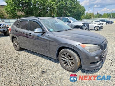 Czwarte zdjęcie samochodu z boku: 2015 BMW X1 XDRIVE28I VIN:WBAVL1C56FVY36432 - miniatura