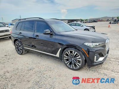 Czwarte zdjęcie samochodu z boku: 2022 BMW X7 XDRIVE40I VIN:5UXCW2C06N9J48948 - miniatura