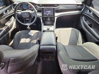 Zdjęcie 8 z 13 samochodu: 2025 JEEP GRAND CHEROKEE LAREDO VIN:1C4RJHAGXSC272460 - miniatura
