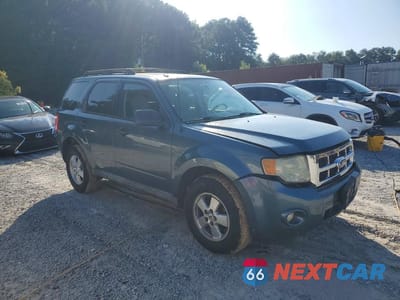Czwarte zdjęcie samochodu z boku: 2010 FORD ESCAPE XLT VIN:1FMCU0DG3AKC63304 - miniatura