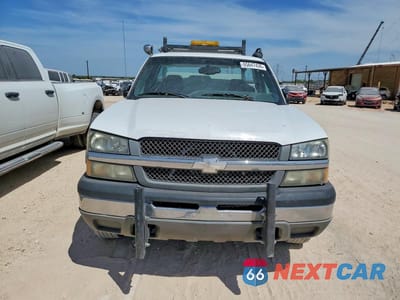 Piąte zdjęcie samochodu w środku: 2003 CHEVROLET SILVERADO C2500 VIN:1GBGC24U13Z285228 - miniatura