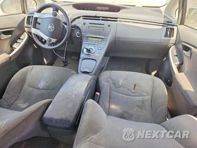 Zdjęcie 8 z 13 samochodu: 2011 TOYOTA PRIUS TWO VIN:JTDKN3DU3B1361860 - miniatura