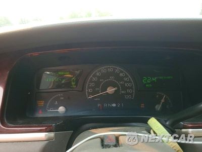 Zdjęcie 9 z 12 samochodu: 2003 LINCOLN TOWN CAR EXECUTIVE VIN:1LNHM81W73Y658439 - miniatura