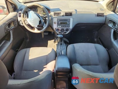 Zdjęcie 8 z 12 samochodu: 2005 FORD FOCUS ZX5 VIN:3FAHP37N45R115120 - miniatura