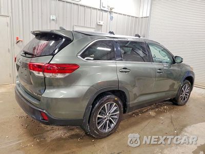 Trzecie zdjęcie samochodu z tyłu: 2019 TOYOTA HIGHLANDER XLE VIN:5TDJZRFH1KS963677 - miniatura