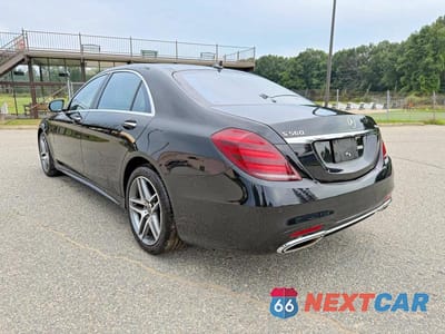 Trzecie zdjęcie samochodu z tyłu: 2018 MERCEDES-BENZ S 560 4MATIC VIN:WDDUG8GB9JA419498 - miniatura
