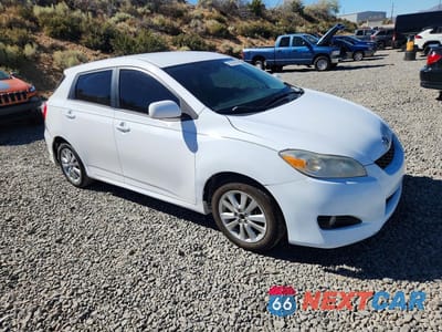 Czwarte zdjęcie samochodu z boku: 2010 TOYOTA MATRIX BASE VIN:2T1KU4EE8AC309585 - miniatura