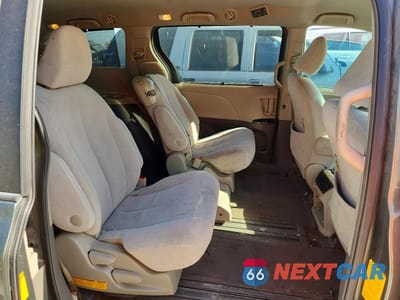 Zdjęcie 11 z 13 samochodu: 2013 TOYOTA SIENNA LE VIN:5TDKK3DC1DS332606 - miniatura