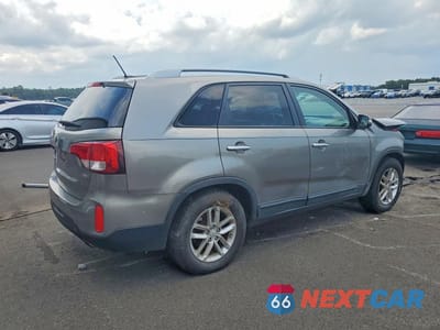 Trzecie zdjęcie samochodu z tyłu: 2014 KIA SORENTO LX VIN:5XYKT4A73EG477350 - miniatura