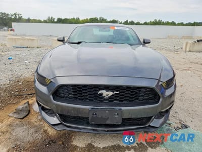 Piąte zdjęcie samochodu w środku: 2017 FORD MUSTANG VIN:1FA6P8TH1H5256996 - miniatura