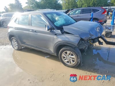 Czwarte zdjęcie samochodu z boku: 2021 HYUNDAI VENUE SE VIN:KMHRB8A3XMU099848 - miniatura