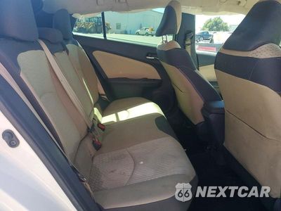 Zdjęcie 10 z 12 samochodu: 2016 TOYOTA PRIUS TWO ECO VIN:JTDKARFU5G3504010 - miniatura