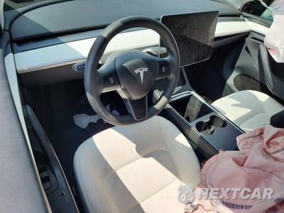Zdjęcie 8 z 13 samochodu: 2025 TESLA MODEL Y VIN:7SAYGDEE1SA342300 - miniatura