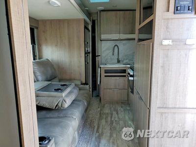 Piąte zdjęcie samochodu w środku: 2020 GRAND DESIGN IMAGINE CAMPER VIN:573TE2723L1211282 - miniatura
