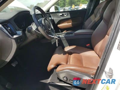 Zdjęcie 7 z 13 samochodu: 2019 VOLVO XC60 T5 MOMENTUM VIN:LYV102DK3KB280658 - miniatura