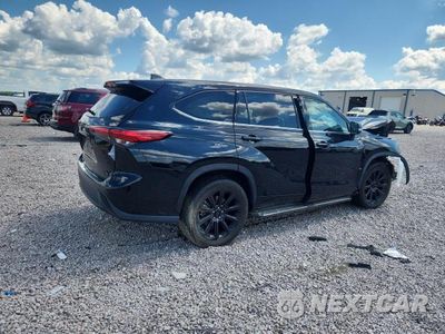Trzecie zdjęcie samochodu z tyłu: 2022 TOYOTA HIGHLANDER L VIN:5TDCZRAH5NS102636 - miniatura