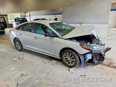 Czwarte zdjęcie samochodu z boku: 2019 HYUNDAI SONATA SE VIN:5NPE24AF9KH800957 - miniatura