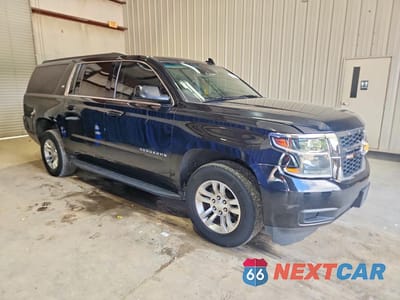 Czwarte zdjęcie samochodu z boku: 2019 CHEVROLET SUBURBAN K1500 LT VIN:1GNSKHKC4KR401128 - miniatura