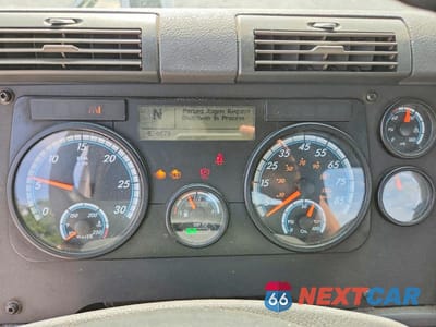 Zdjęcie 9 z 12 samochodu: 2017 FREIGHTLINER CASCADIA 113 SEMI TRUCK VIN:1FUBGBDV3HLHH2581 - miniatura