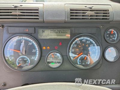 Zdjęcie 9 z 12 samochodu: 2017 FREIGHTLINER CASCADIA 113 SEMI TRUCK VIN:1FUBGBDV3HLHH2581 - miniatura