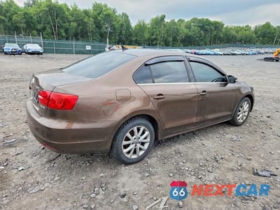 Trzecie zdjęcie samochodu z tyłu: 2013 VOLKSWAGEN JETTA SE VIN:3VWDP7AJ1DM448289 - miniatura