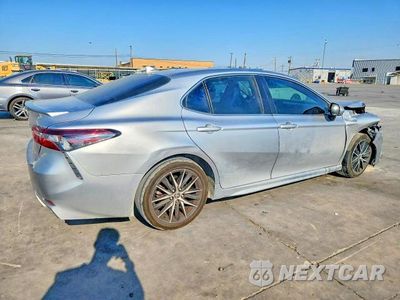 Trzecie zdjęcie samochodu z tyłu: 2024 TOYOTA CAMRY SE VIN:4T1G11AK4RU888416 - miniatura